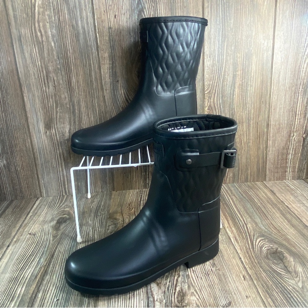 Hunter Refined Short Vertical Quilted Black Boots Women's Size 7